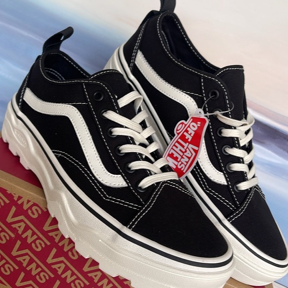 Vans Men’s Sentry Old Skool (Canvas) Black/Marshmallow
VN0A5KR3VQE
Sneakers - Picture 9 of 16